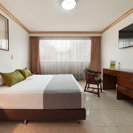 Hotel Ayenda 1235 Botero Medellín Esterno foto