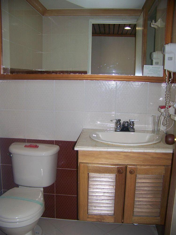 Hotel Ayenda 1235 Botero Medellín Esterno foto