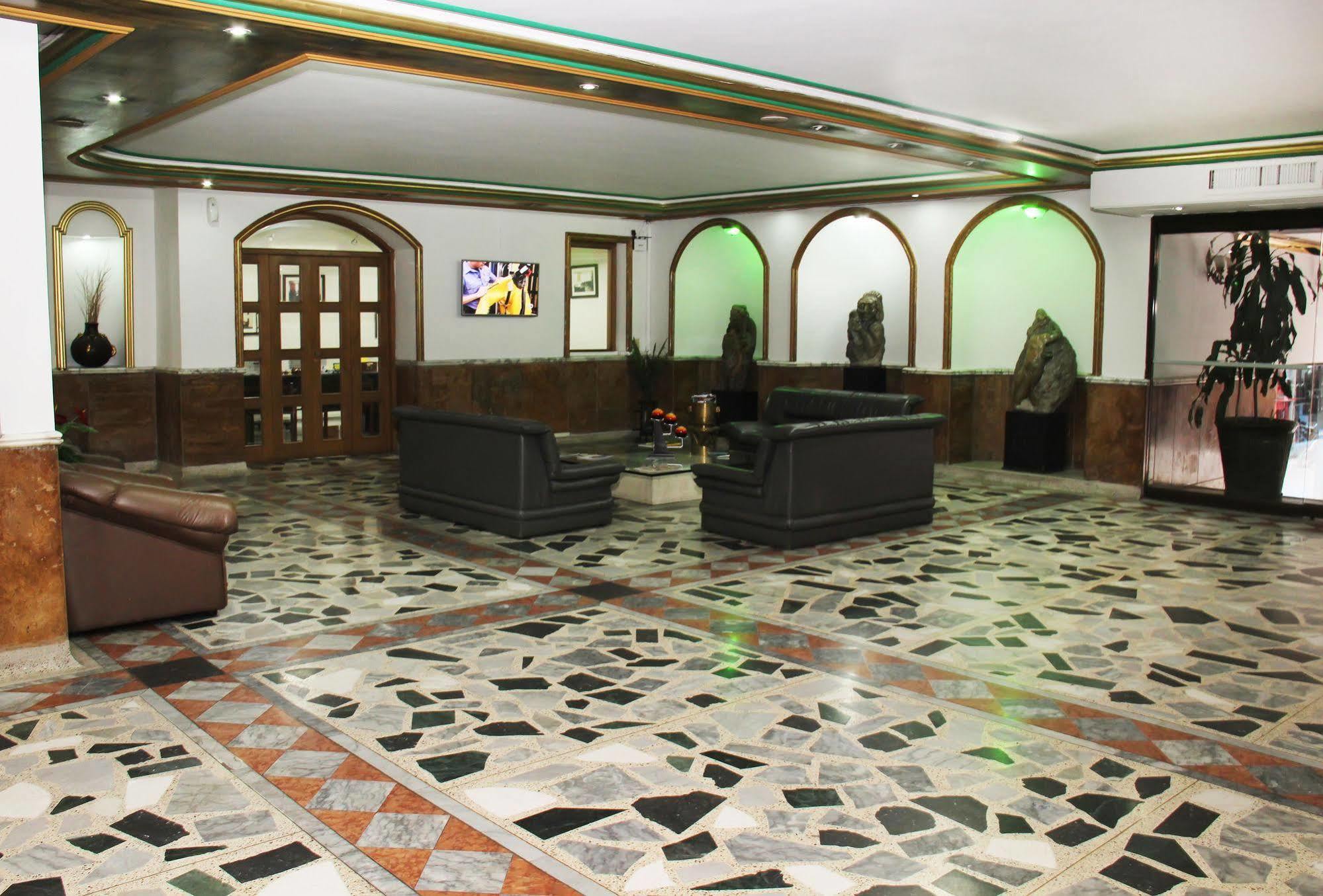 Hotel Ayenda 1235 Botero Medellín Esterno foto
