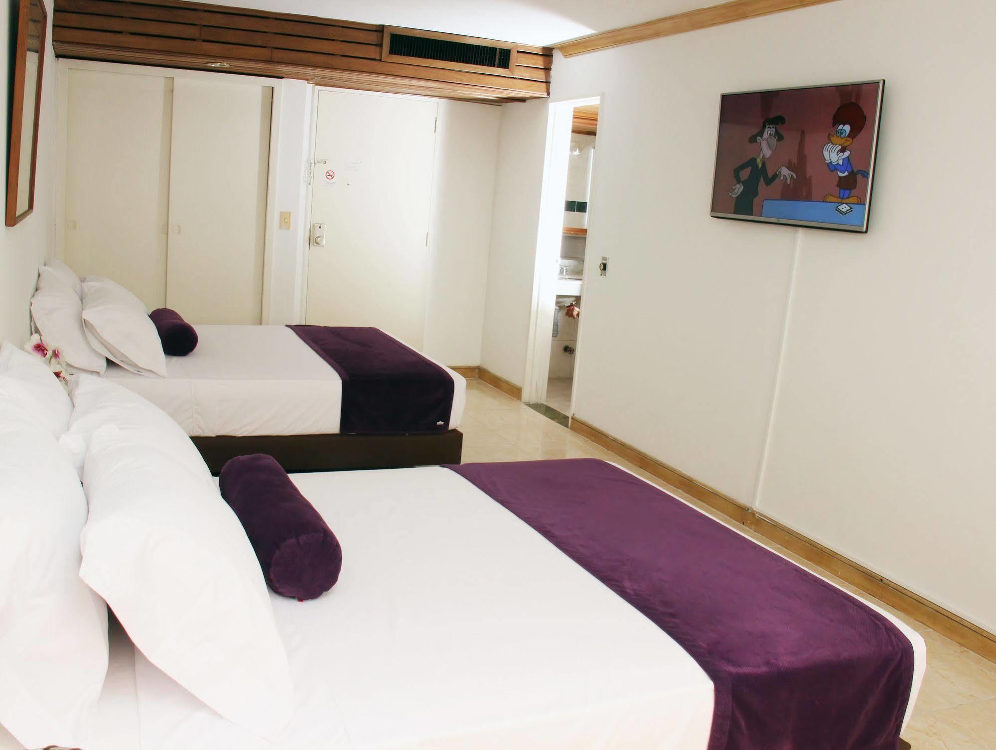 Hotel Ayenda 1235 Botero Medellín Esterno foto