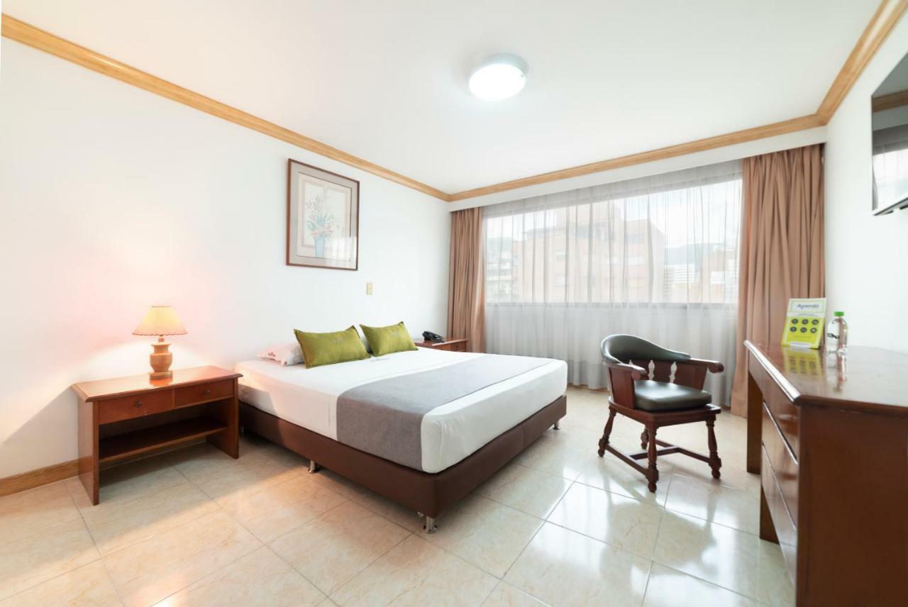 Hotel Ayenda 1235 Botero Medellín Esterno foto