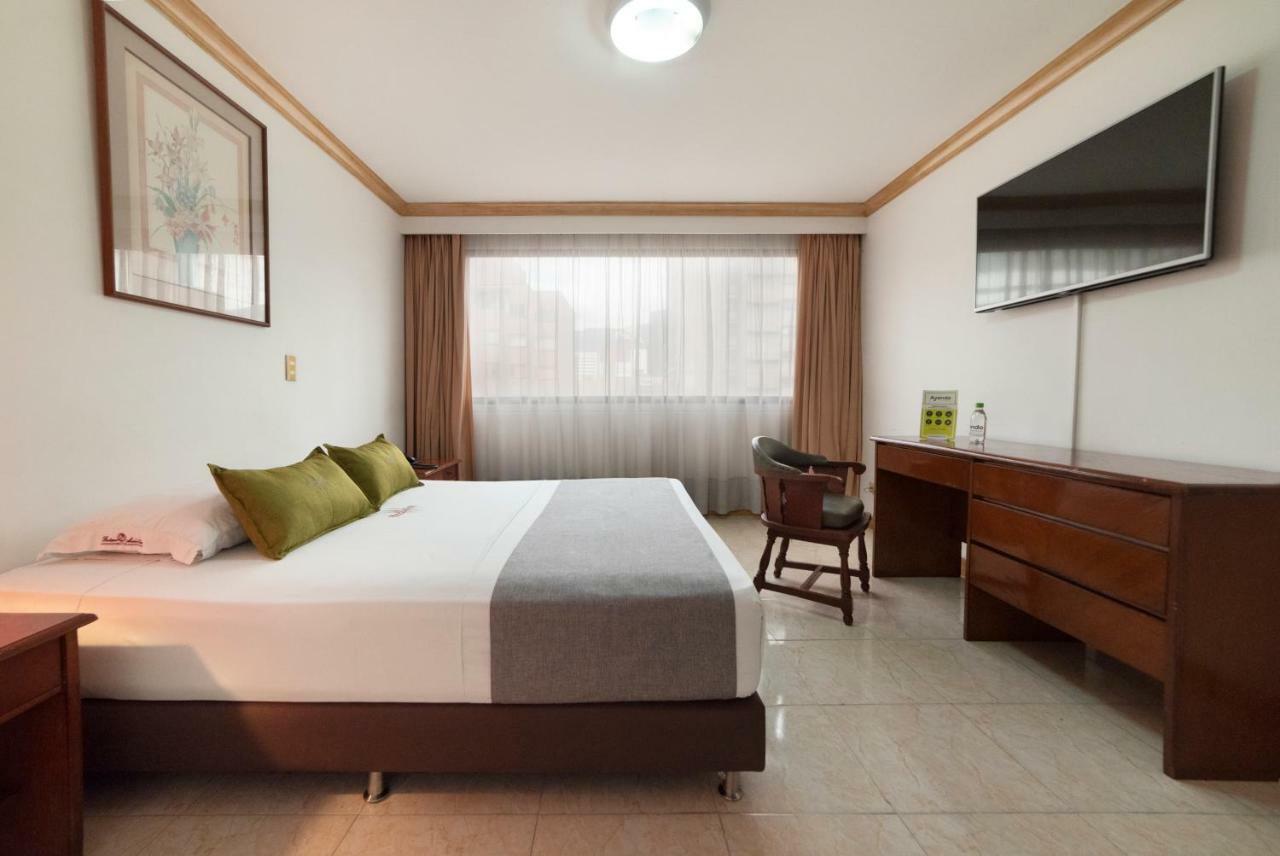 Hotel Ayenda 1235 Botero Medellín Esterno foto